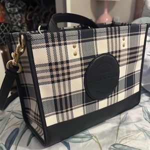 COACH Dempsey Carryall Tote Bag signature print